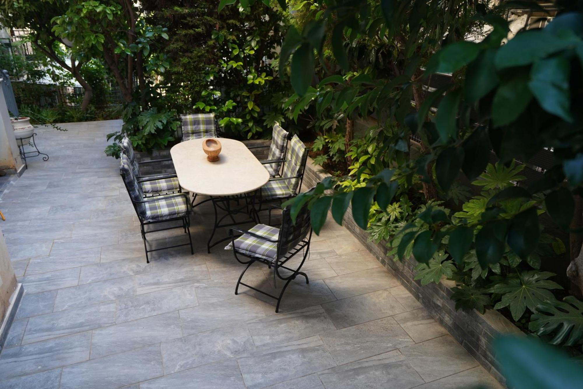 Garden Apartment Next To The Mall -Private Parking Athen Exterior foto
