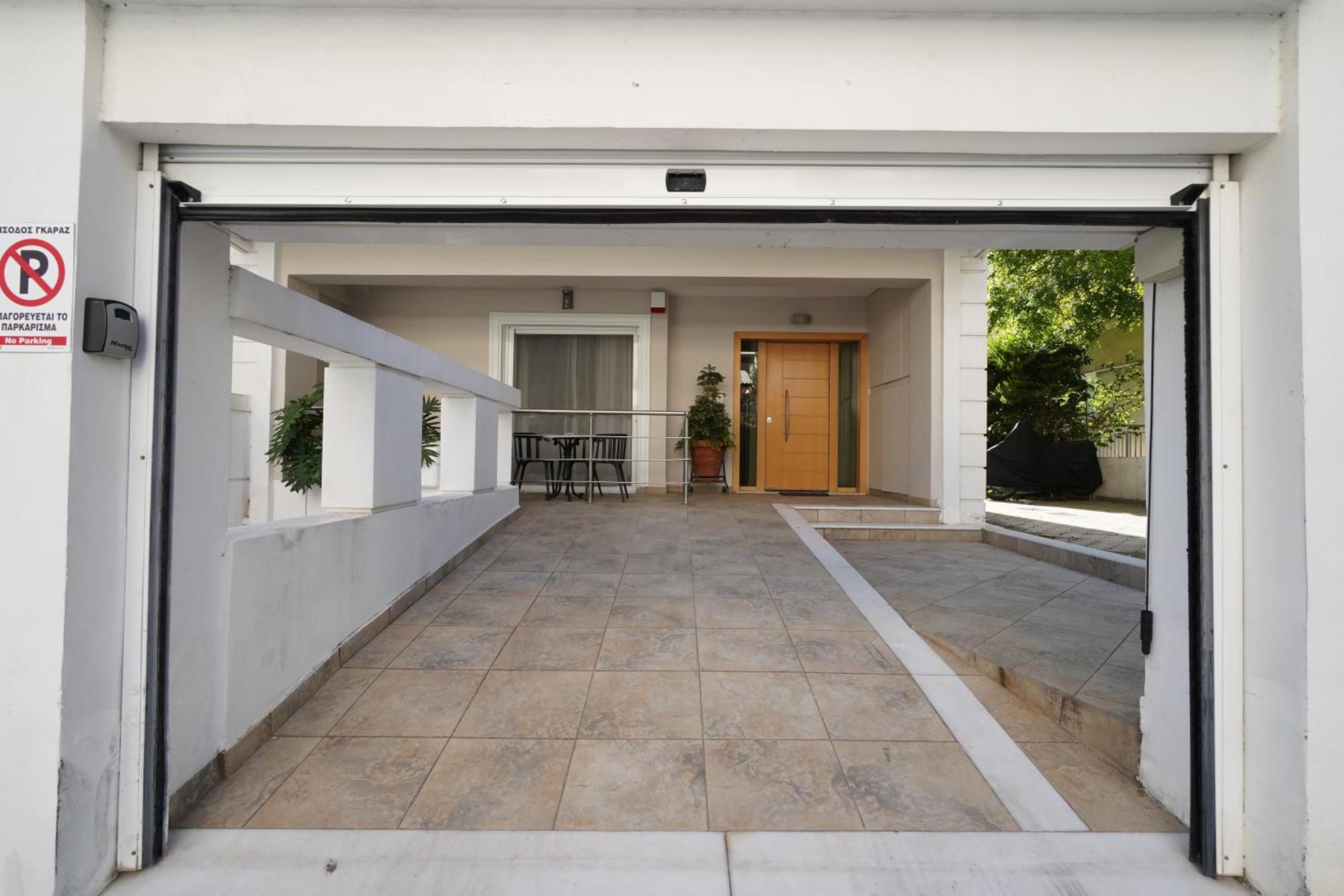 Garden Apartment Next To The Mall -Private Parking Athen Exterior foto